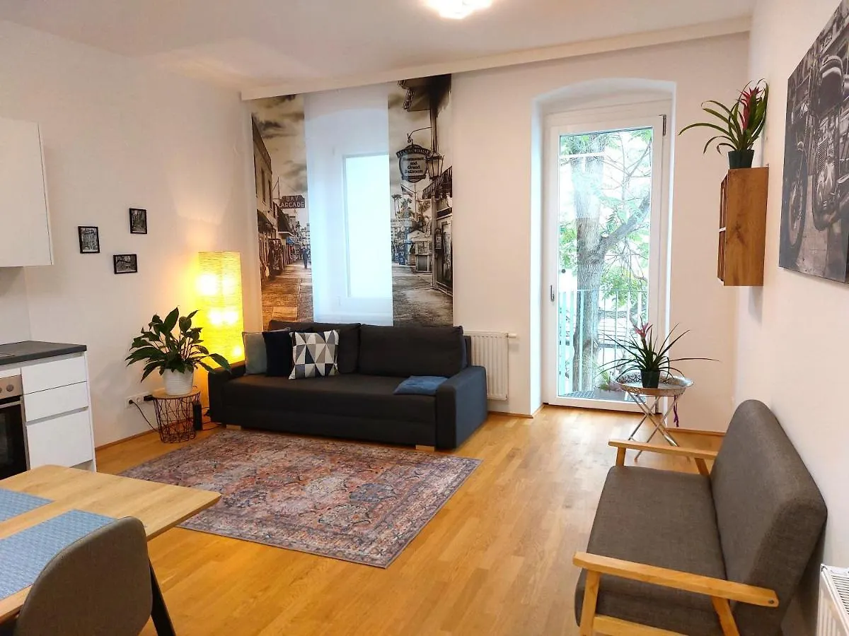 Channel Allee Apartment Bécs